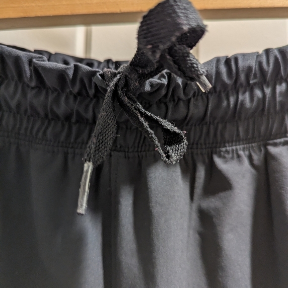 Under Armour Black Cargo Parachute Pant for Women Size Large wide leg - Picture 5 of 9